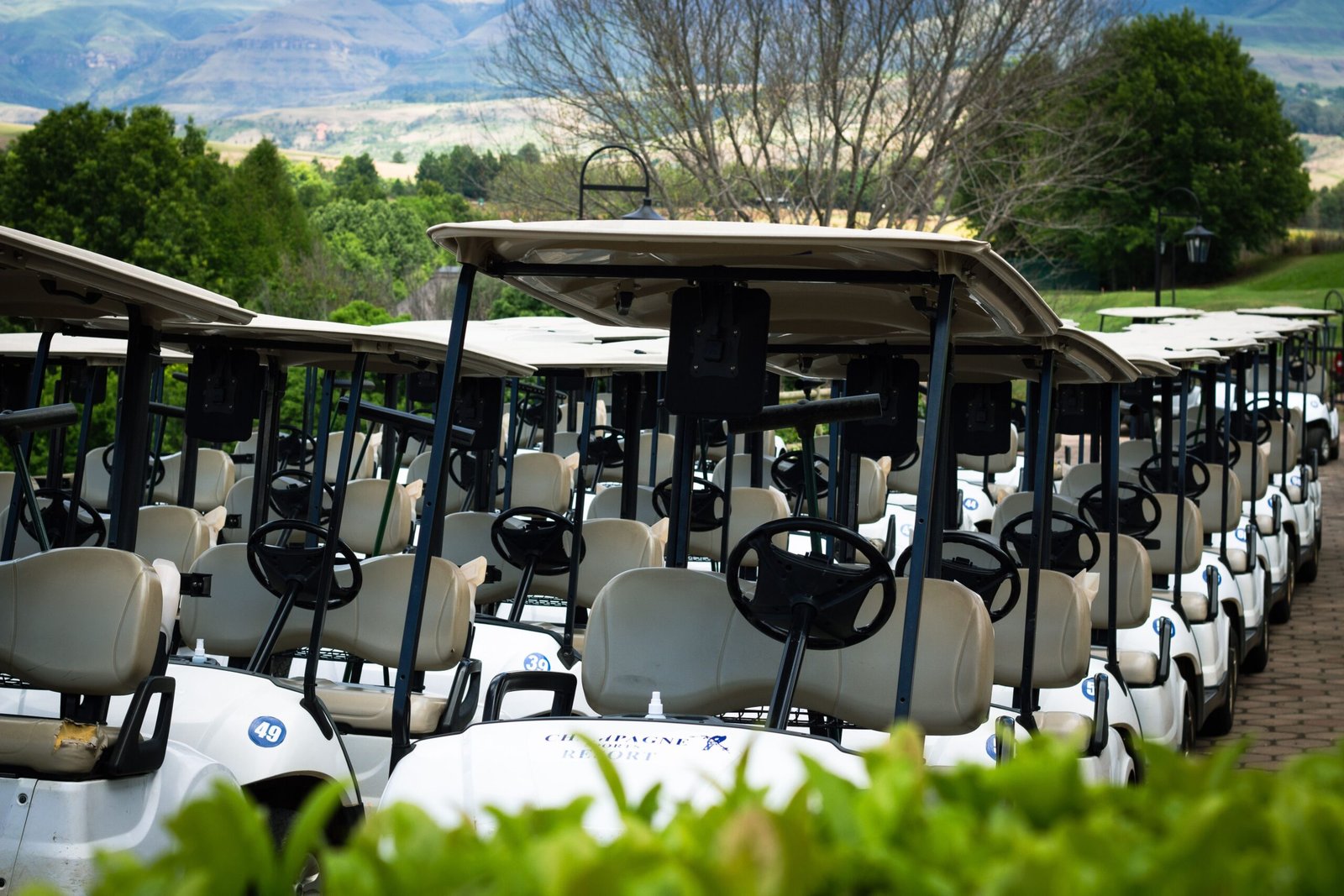 Golf trip itinerary template for a scenic golf weekend